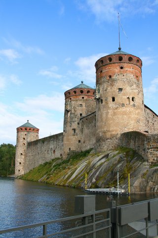 Башни крепости Олавинлинна, город Савонлинна, Финляндия